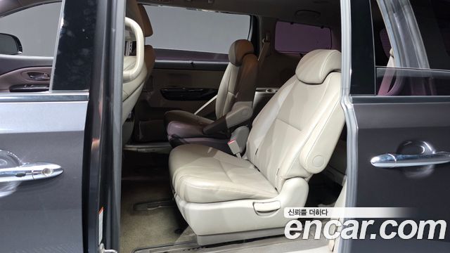 Kia Canival 2017 — photo 12