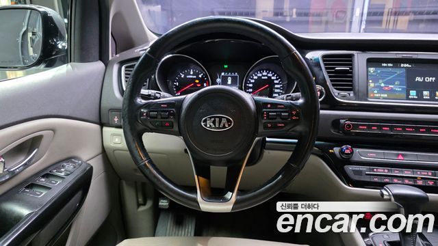 Kia Canival 2017 — photo 14