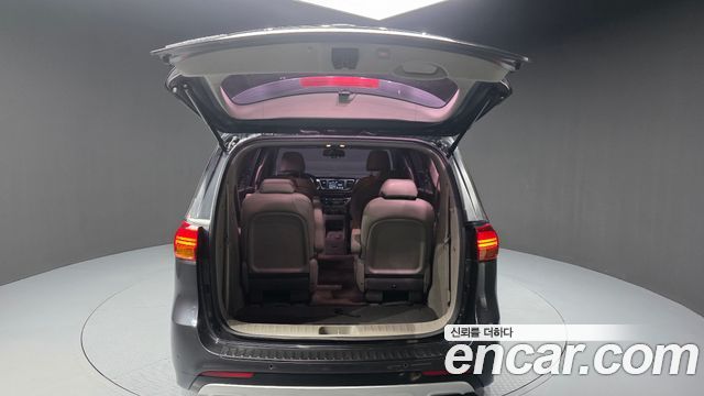 Kia Canival 2017 — photo 20