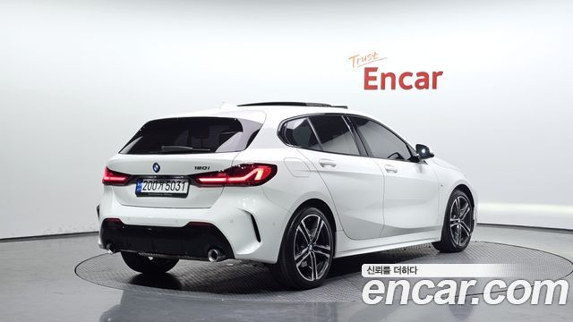 BMW 1-Series 2023 — photo 2