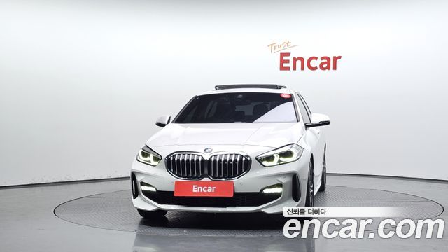 BMW 1-Series 2023 — photo 3