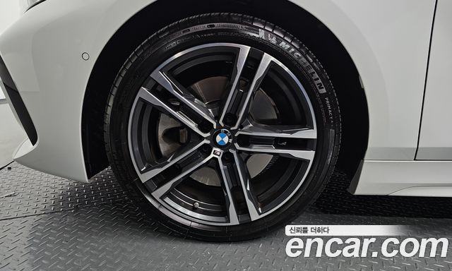 BMW 1-Series 2023 — photo 5