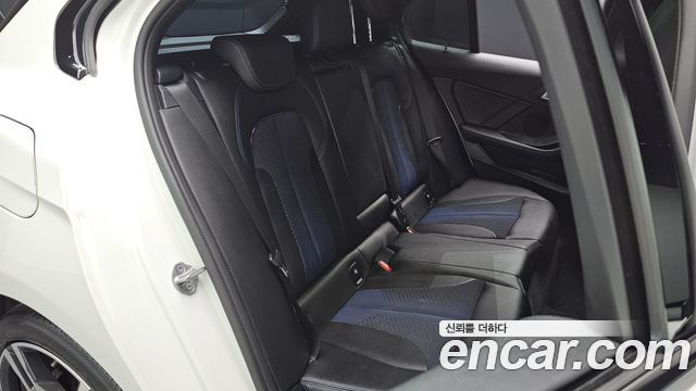 BMW 1-Series 2023 — photo 16