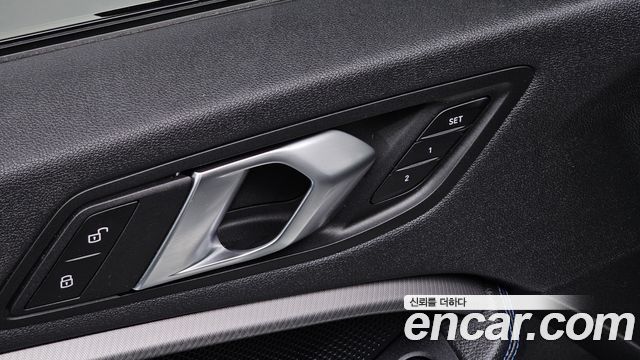 BMW 1-Series 2023 — photo 30