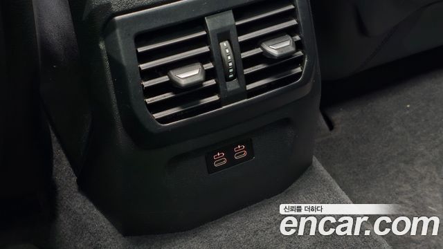 BMW 1-Series 2023 — photo 31