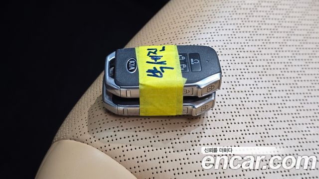 Kia Canival 2021 — photo 16