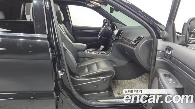 Jeep Cherokee 2020 — photo 16