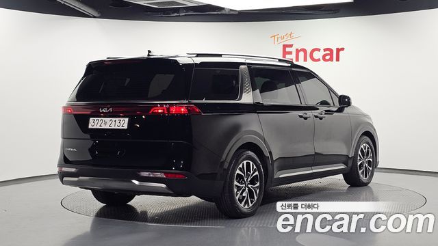 Kia Canival 2023 — photo 2