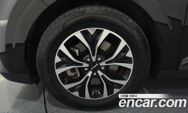 Kia Canival 2023 — photo 5