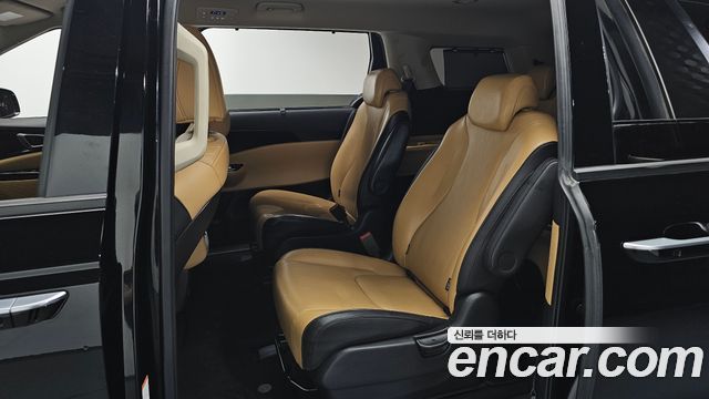 Kia Canival 2023 — photo 18