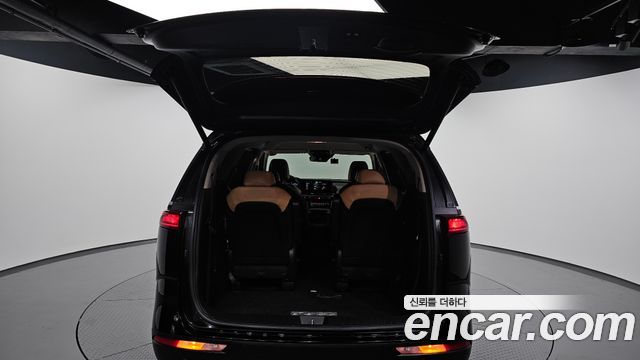 Kia Canival 2023 — photo 26