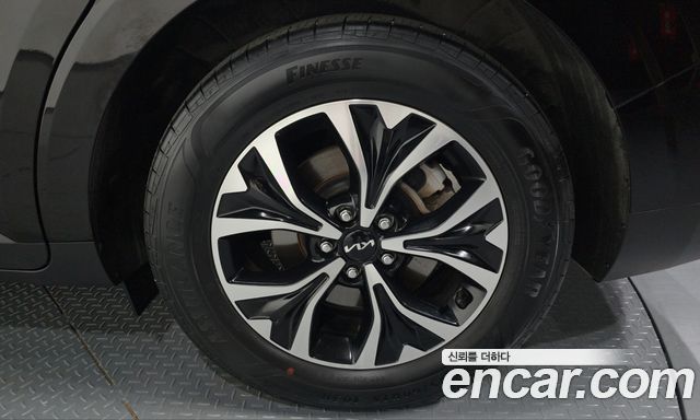 Kia Canival 2023 — photo 7