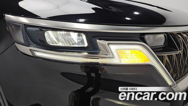 Kia Canival 2023 — photo 8
