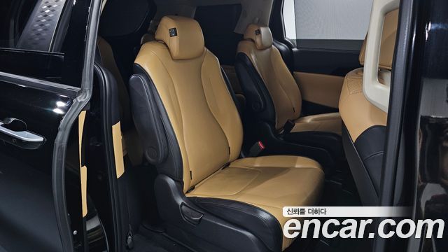 Kia Canival 2023 — photo 16