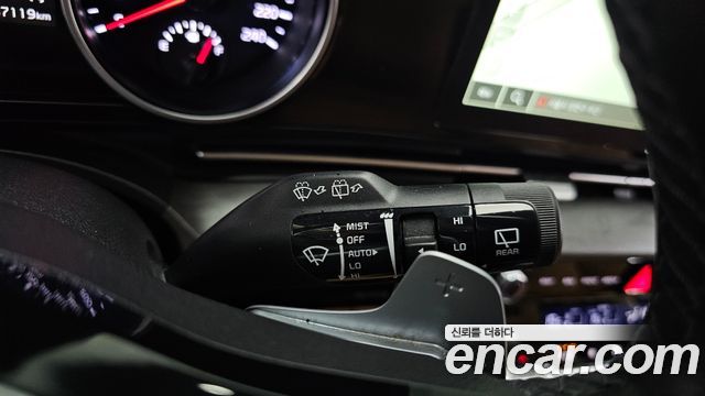 Kia Canival 2023 — photo 32