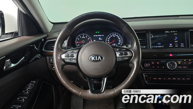 Kia K7 2018 — photo 13