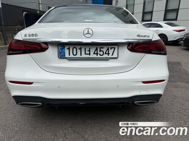 Mercedes-Benz E-Class 2023 — photo 4
