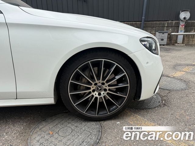 Mercedes-Benz E-Class 2023 — photo 5