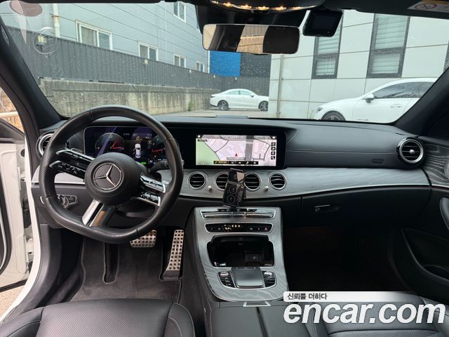 Mercedes-Benz E-Class 2023 — photo 6