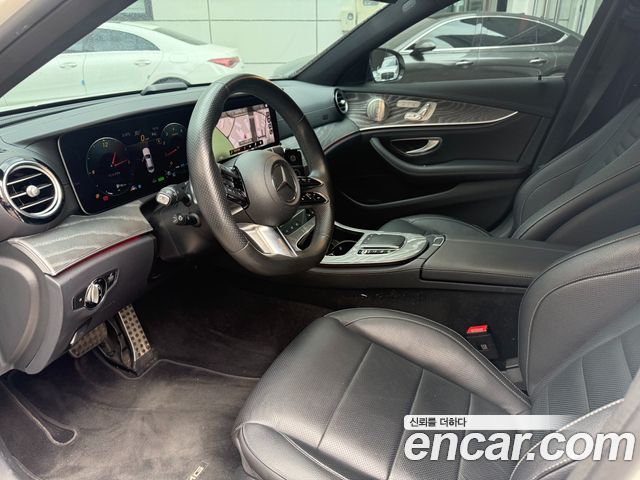 Mercedes-Benz E-Class 2023 — photo 10