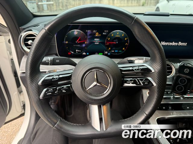 Mercedes-Benz E-Class 2023 — photo 11
