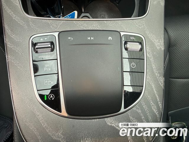 Mercedes-Benz E-Class 2023 — photo 12