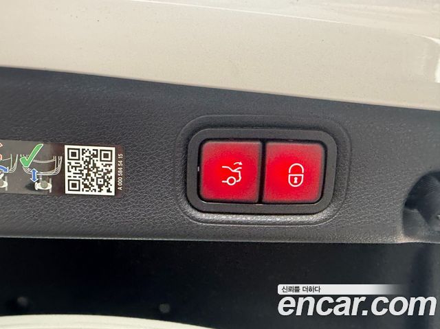 Mercedes-Benz E-Class 2023 — photo 18