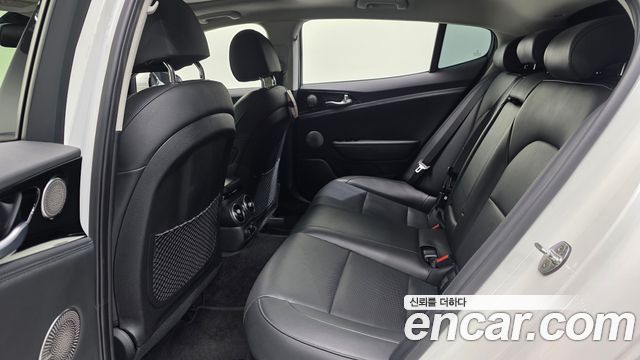 Kia Stinger 2018 — photo 16