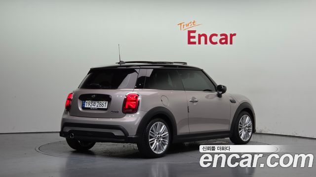 Mini Cooper 2023 — photo 2
