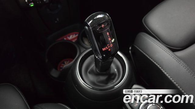 Mini Cooper 2023 — photo 9
