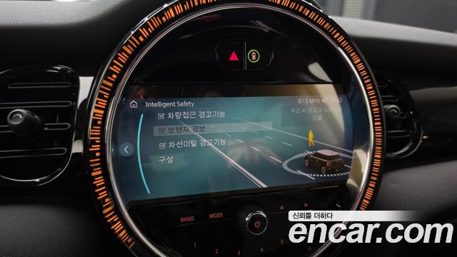 Mini Cooper 2023 — photo 17