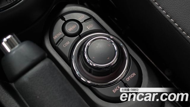 Mini Cooper 2023 — photo 18