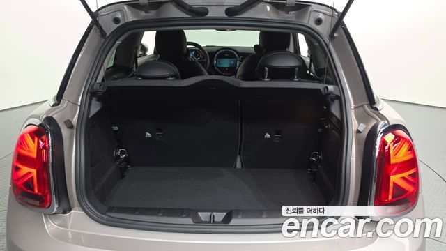 Mini Cooper 2023 — photo 19