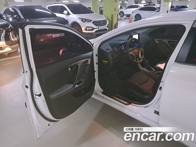 Hyundai AVANTE 2015 — photo 8