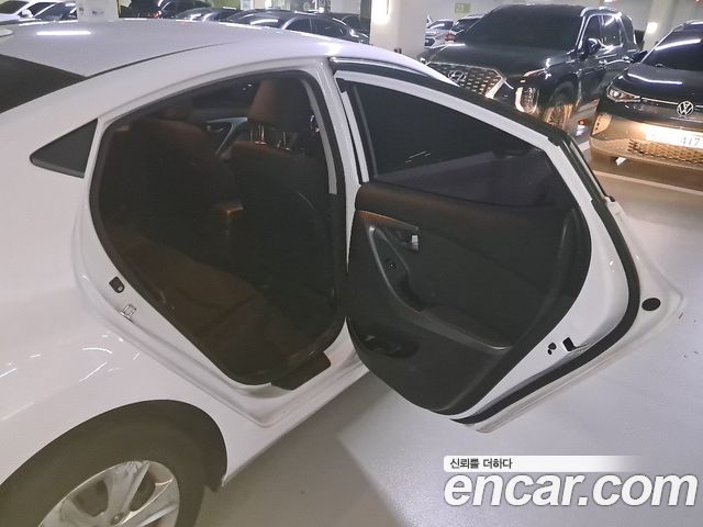 Hyundai AVANTE 2015 — photo 10