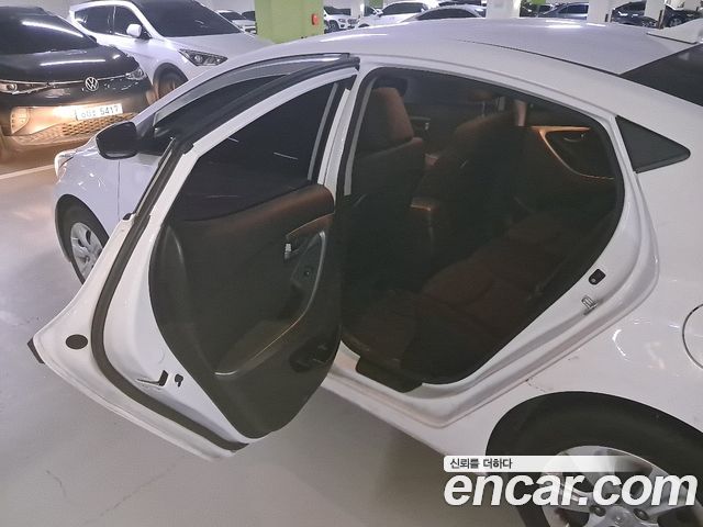 Hyundai AVANTE 2015 — photo 18