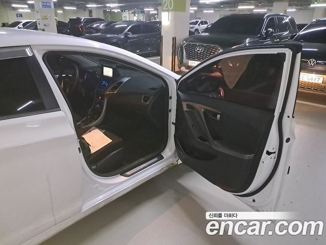 Hyundai AVANTE 2015 — photo 19