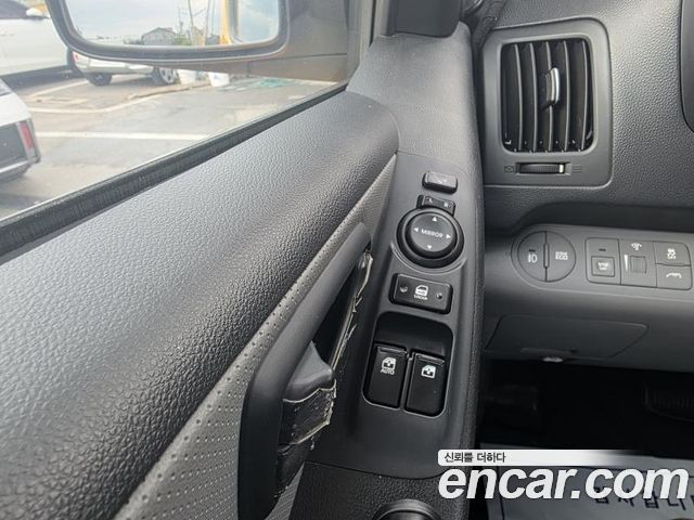 Hyundai Starex 2019 — photo 14