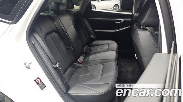 Hyundai Sonata 2022 — photo 11