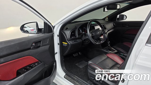 Hyundai AVANTE 2018 — photo 10