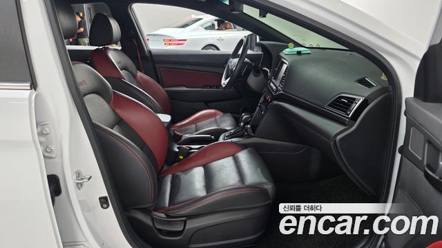 Hyundai AVANTE 2018 — photo 11