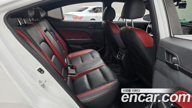 Hyundai AVANTE 2018 — photo 12