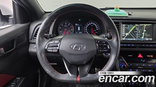 Hyundai AVANTE 2018 — photo 13