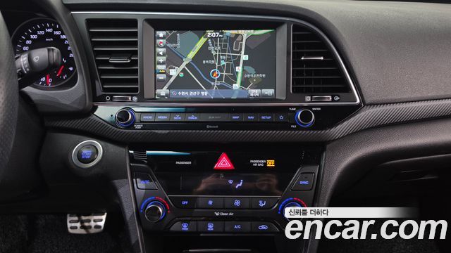 Hyundai AVANTE 2018 — photo 14