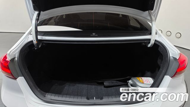 Hyundai AVANTE 2018 — photo 20