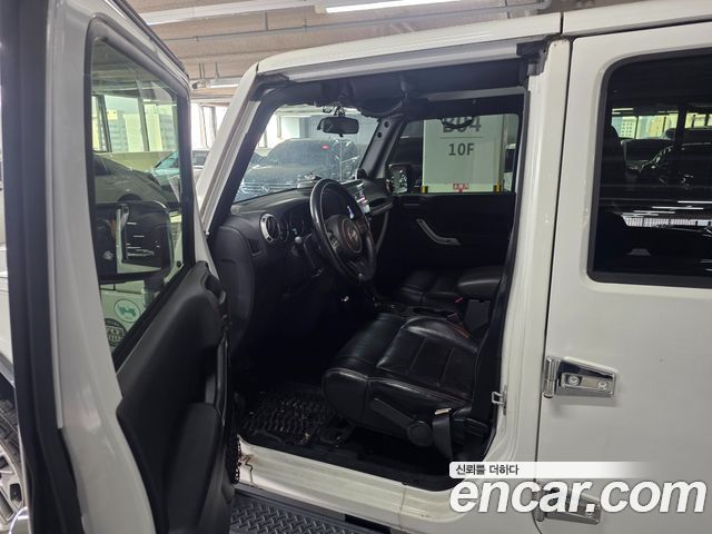 Jeep Wrangler 2012 — photo 11
