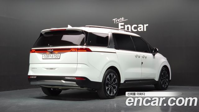 Kia Canival 2023 — photo 2