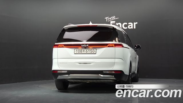 Kia Canival 2023 — photo 4