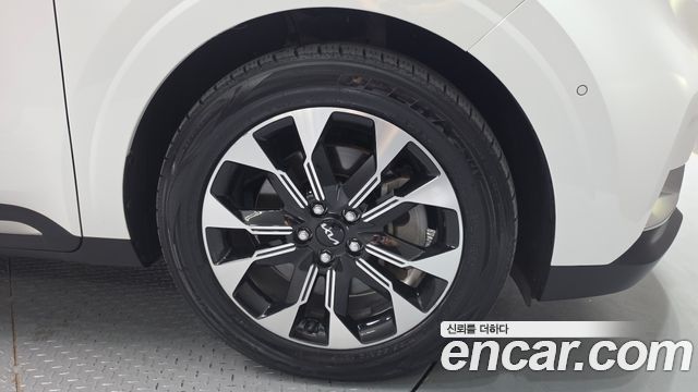 Kia Canival 2023 — photo 7
