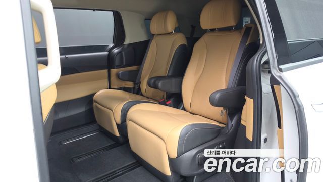 Kia Canival 2023 — photo 16